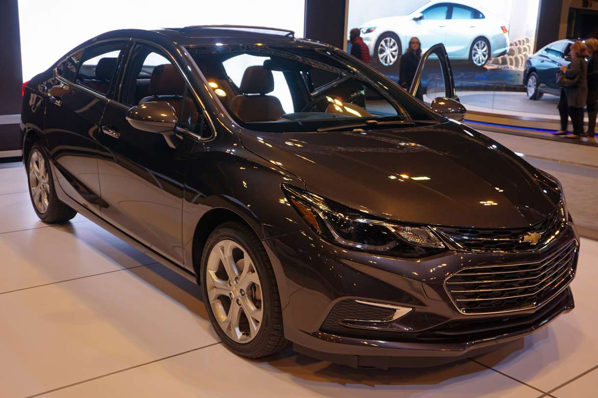 Rent Chevrolet Cruze 2017 in Dubai-pic_1