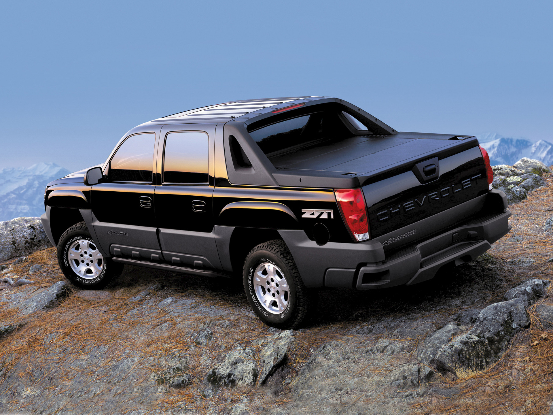 Rent Chevrolet avalanche 2022 in Dubai-pic_1