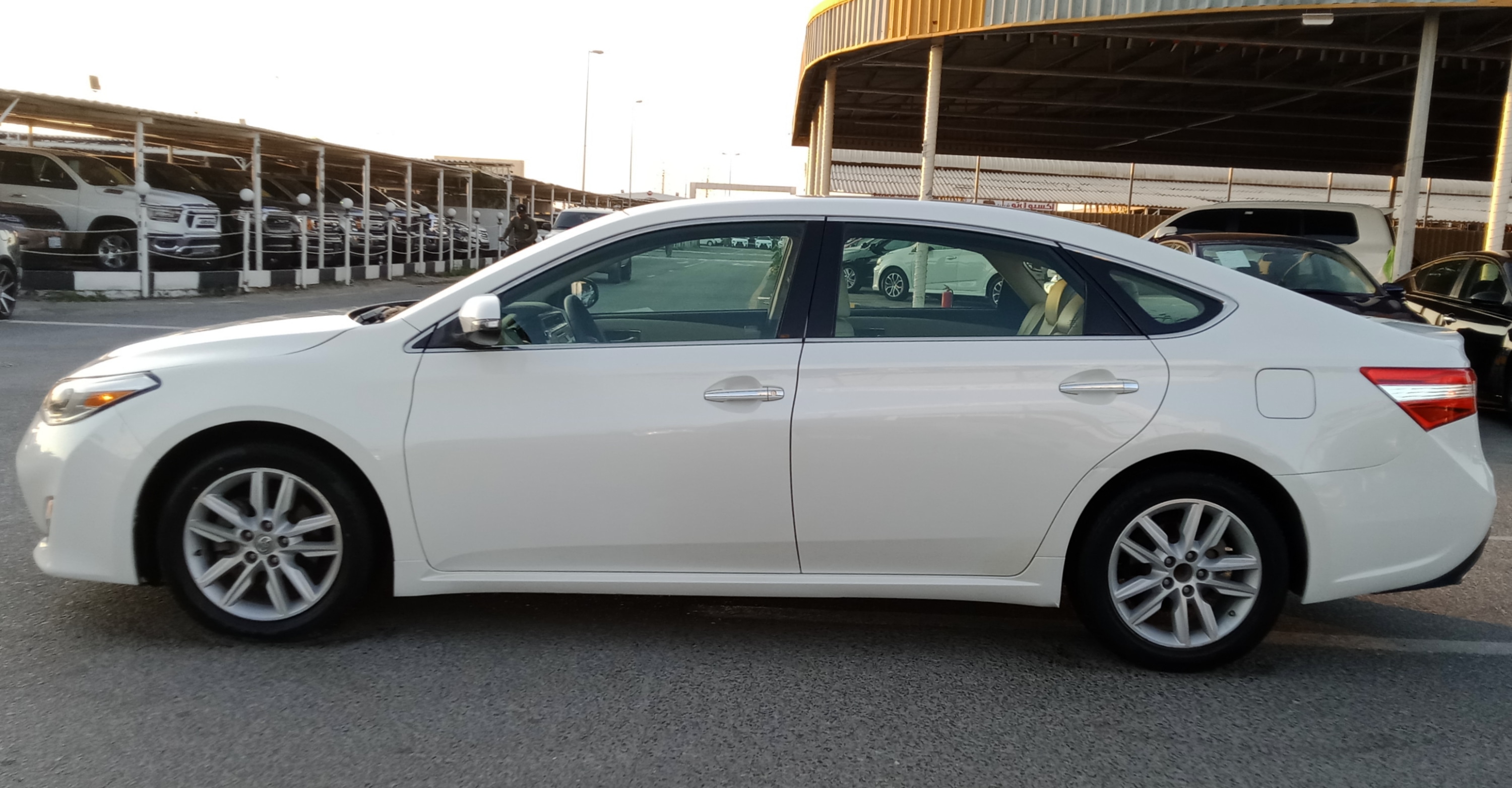 Toyota Avalon V6 3.5L Model 2014-pic_3