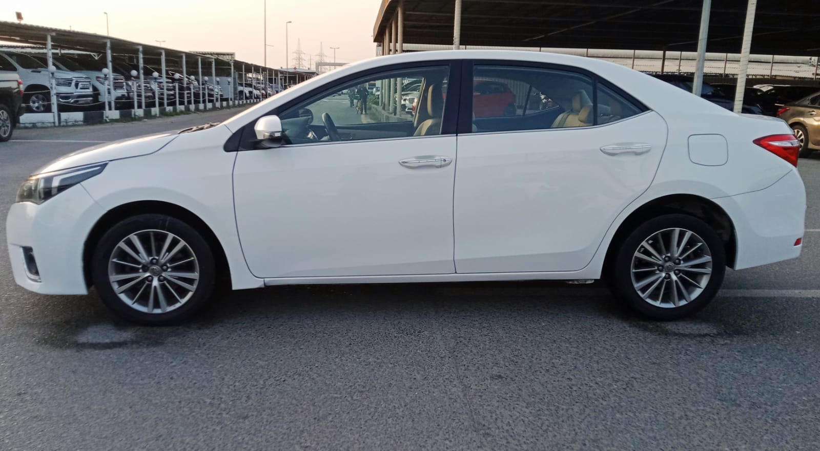 Toyota Corolla SE+ V4 2.0L Model 2014-pic_3