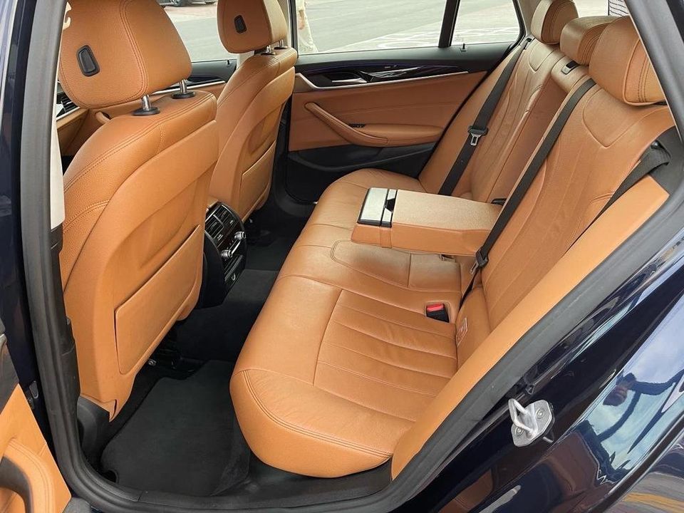 Uncover the 2019 BMW 520i for Sale in Dubai-pic_5