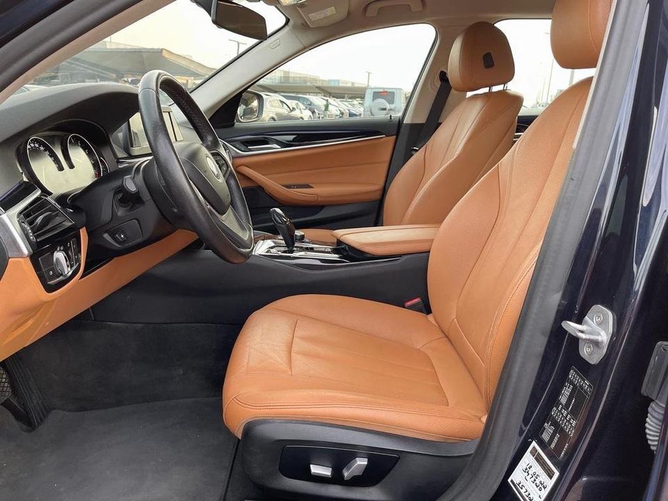 Uncover the 2019 BMW 520i for Sale in Dubai-pic_2