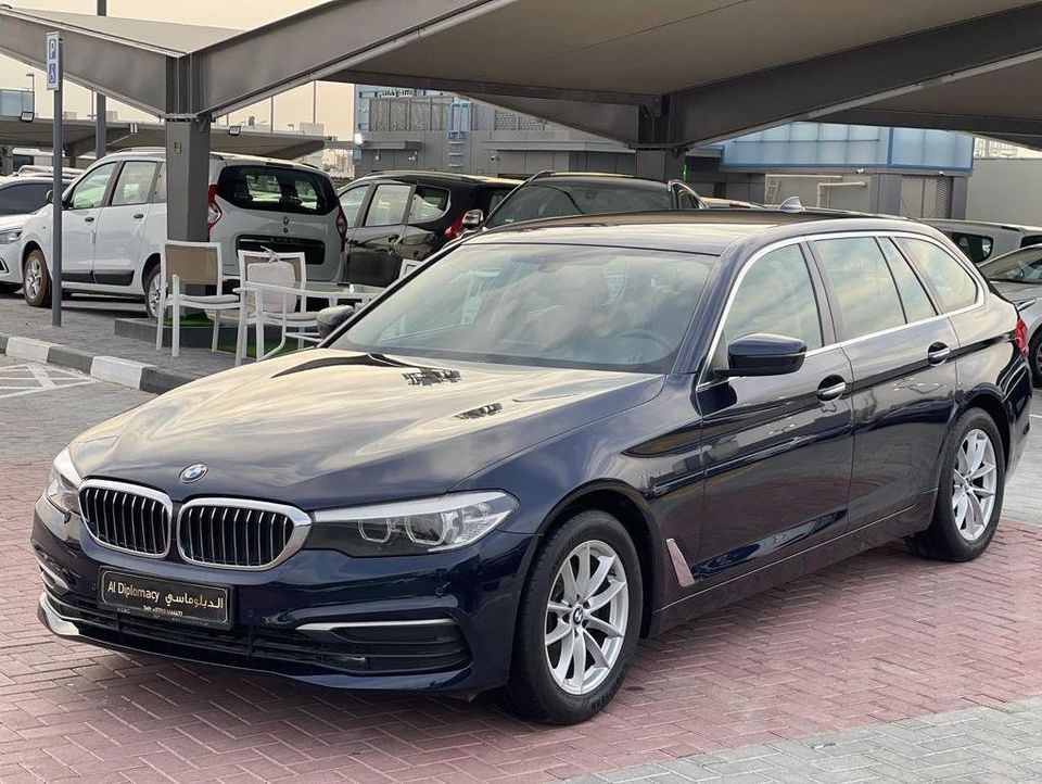 Uncover the 2019 BMW 520i for Sale in Dubai-pic_4