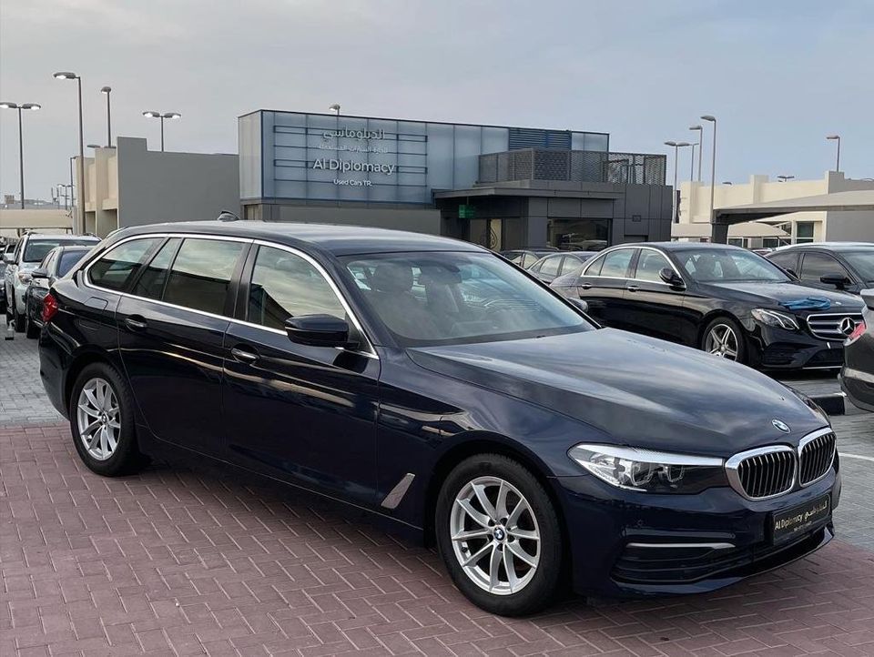 Uncover the 2019 BMW 520i for Sale in Dubai-pic_6