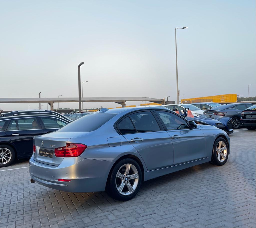 Elevate Your Driving Experience: 2019 BMW 320i Available Now-pic_3