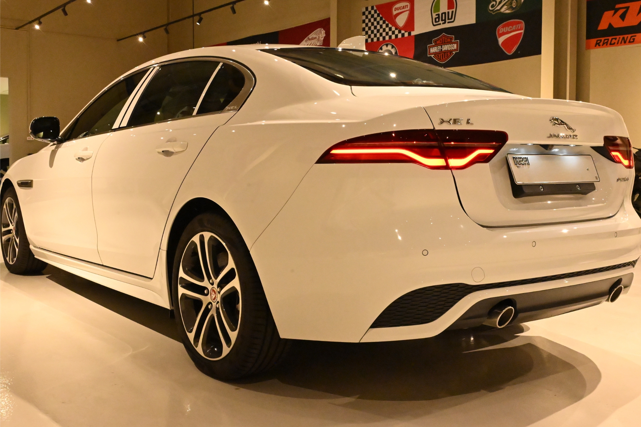 Jaguar XEL   P250-pic_1
