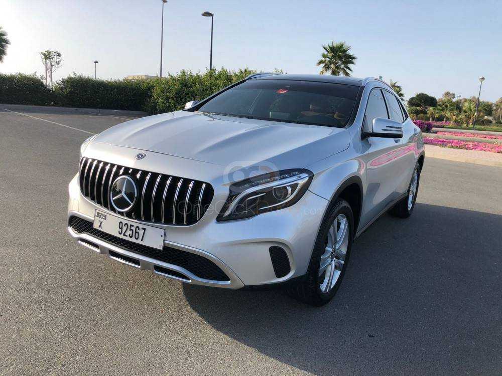 RENT MERCEDES BENZ GLA 250 2019 IN DUBAI-pic_1