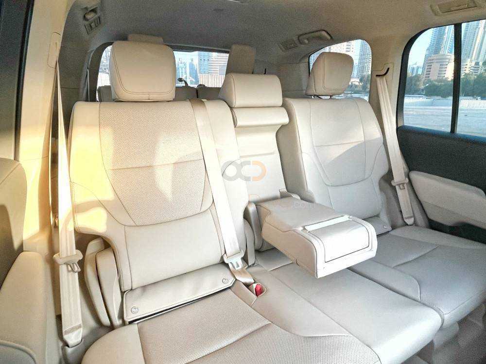 RENT TOYOTA LAND CRUISER GXR V6 2022 IN DUBAI-pic_2