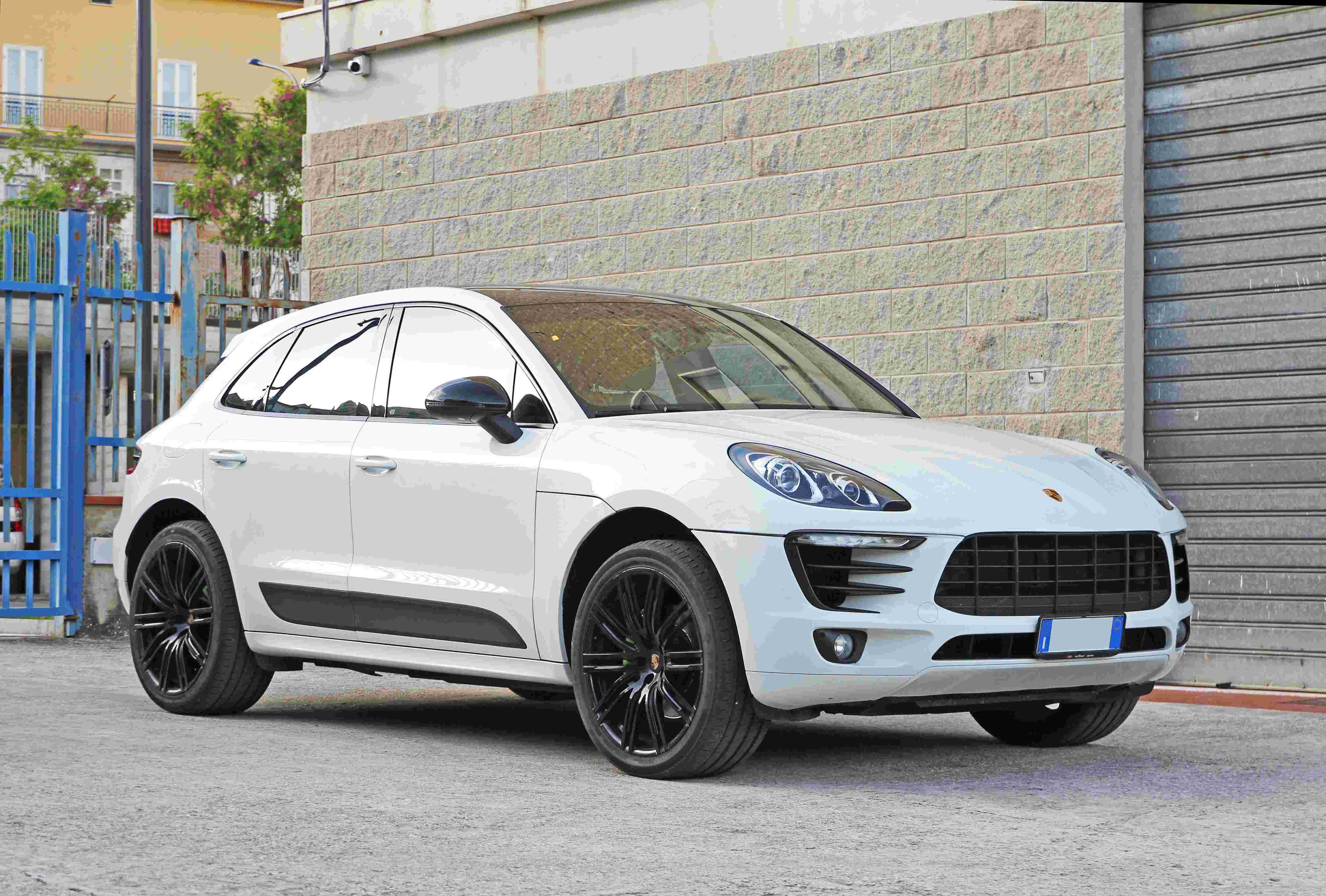 RENT PORSCHE MACAN 2019 IN DUBAI-pic_2