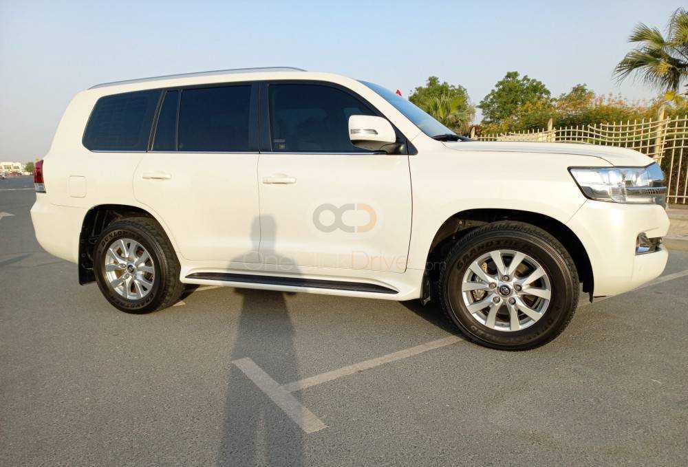 RENT TOYOTA LAND CRUISER EXR V8 2019 IN DUBAI-pic_3