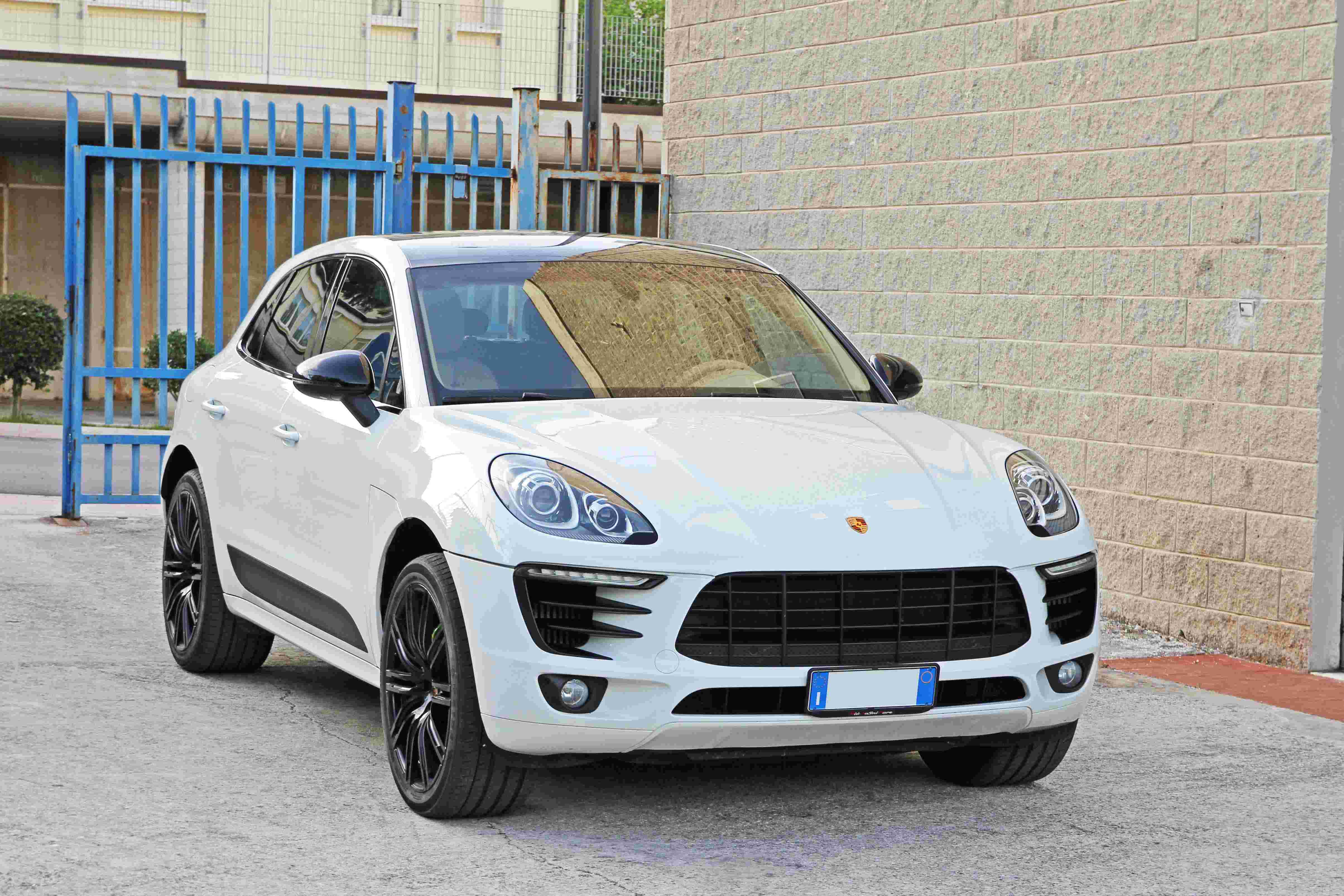 RENT PORSCHE MACAN 2019 IN DUBAI-pic_4