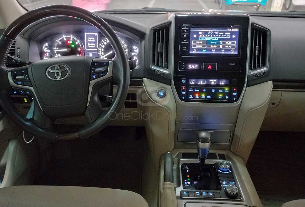 RENT TOYOTA LAND CRUISER EXR V8 2019 IN DUBAI-pic_3