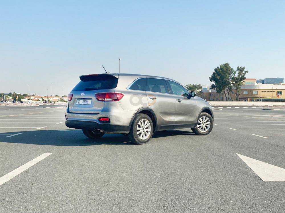 RENT KIA SORENTO 2019 IN DUBAI-pic_3