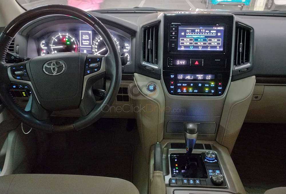 RENT TOYOTA LAND CRUISER EXR V8 2019 IN DUBAI-pic_4