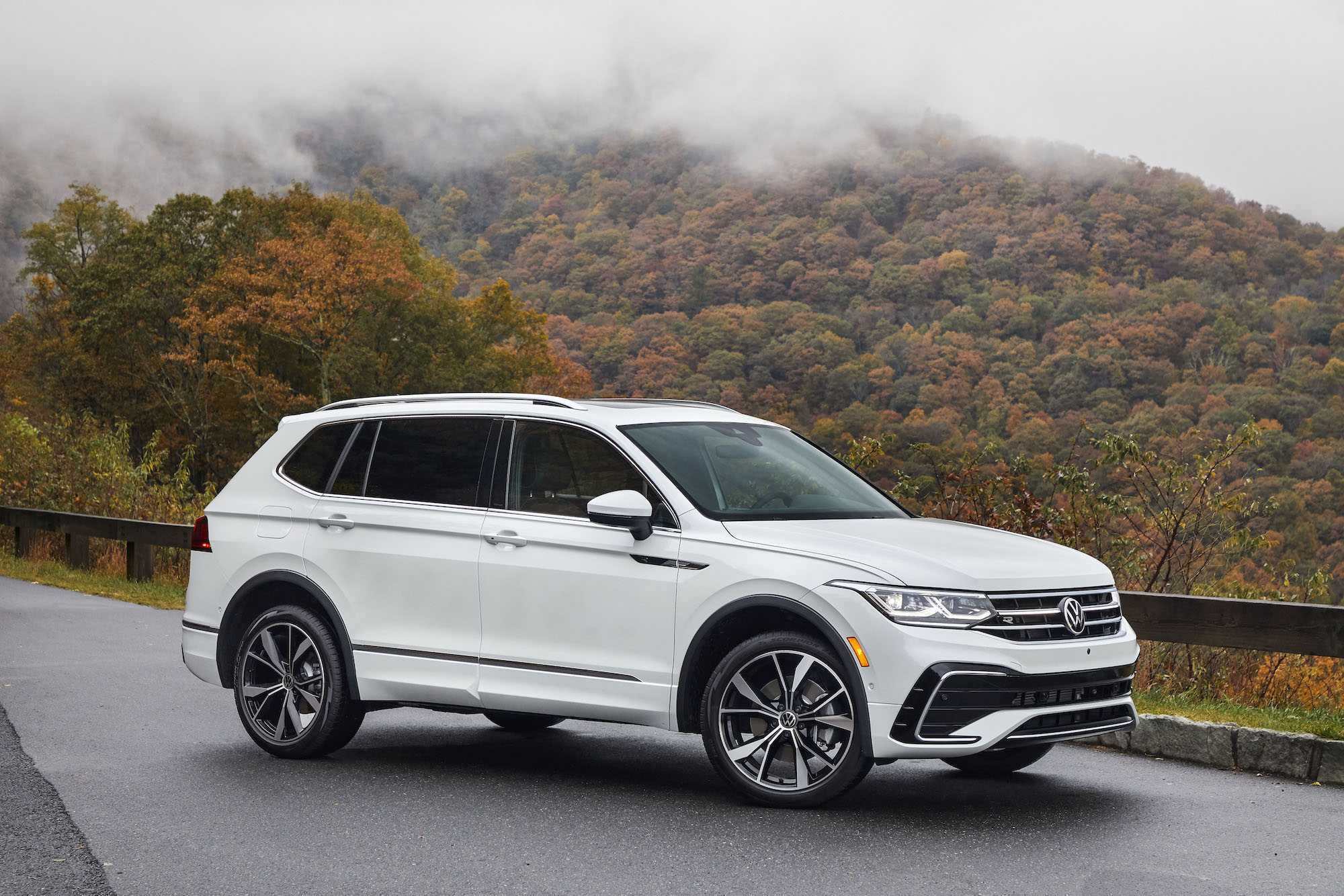 AED 2,455/Month // 2020 Volkswagen Tiguan SEL SUV // Ref # 1296012-pic_3