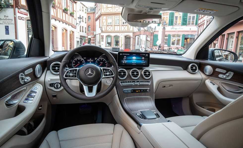 AMAZING OFFER ! ! ! | Mercedes Benz GLC 300 | 4Matic | 2022 | Brand New-pic_1