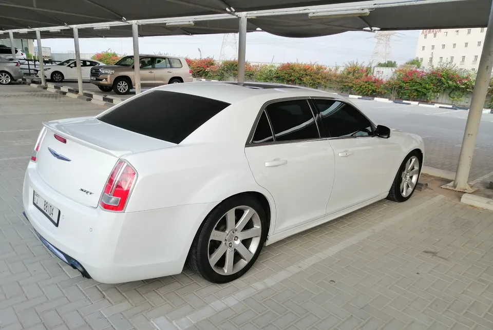 Chrysler 300C 2014 in Dubai-pic_2