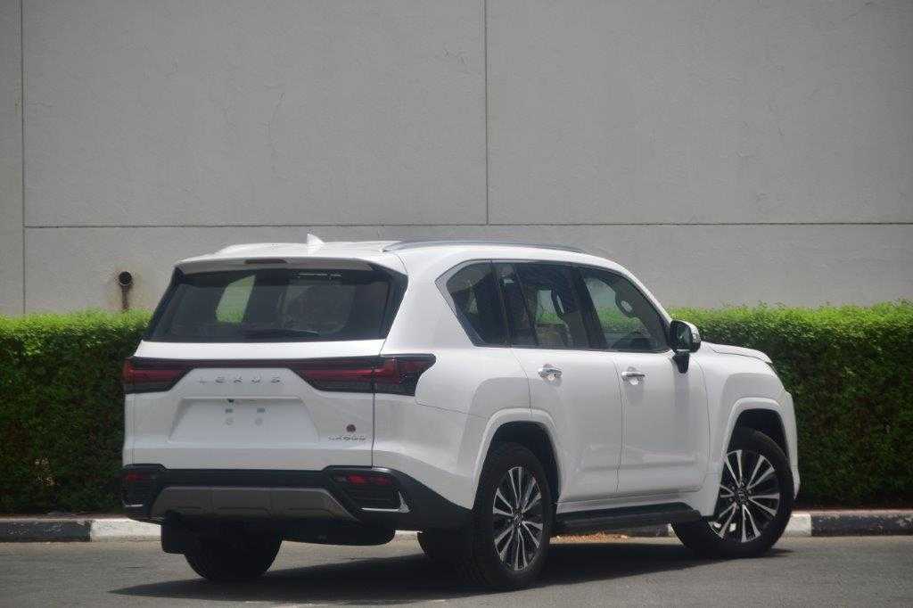 LEXUS LX600 - image 5