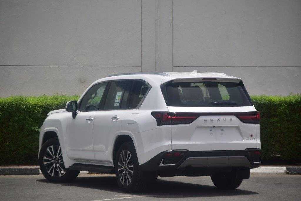 LEXUS LX600 - image 3