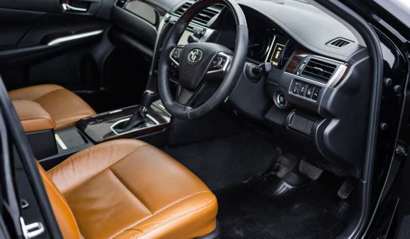 Toyota Camry 2022 model Gray inside beige 2.5L petrol-pic_3