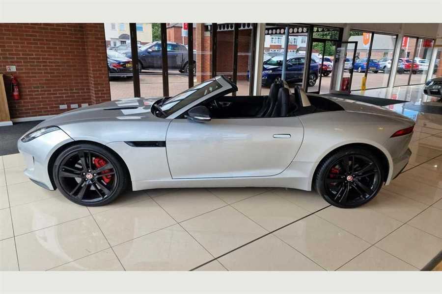 Jaguar F-type Convertible 2022 Grey-Red New-pic_2