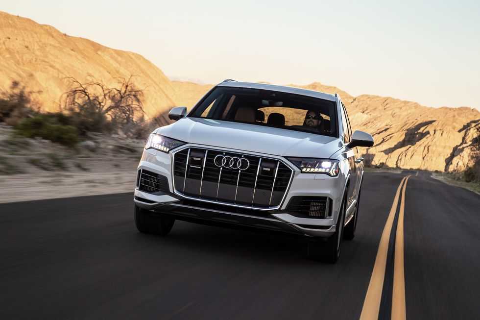 AED2218 /month | 2017 Audi Q7 45 TFSI quattro S-Line 3.0L | Full Audi Service | GCC specs-pic_2