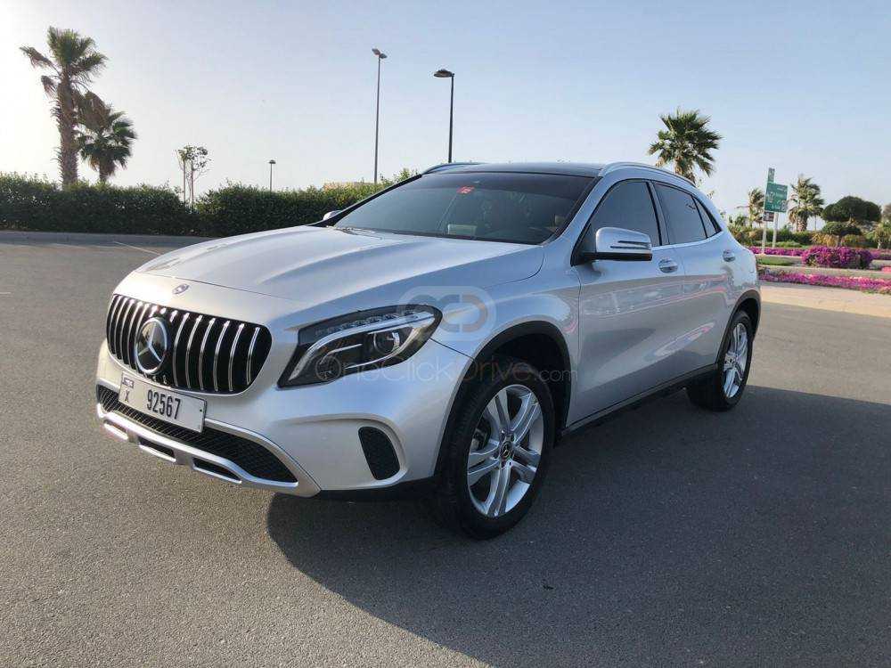 RENT MERCEDES BENZ GLA 250 2019 IN DUBAI-pic_2