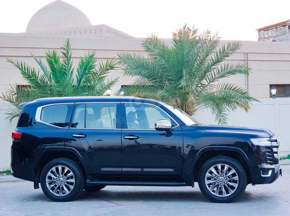 RENT TOYOTA LAND CRUISER EXR V4 2022 IN DUBAI-pic_2