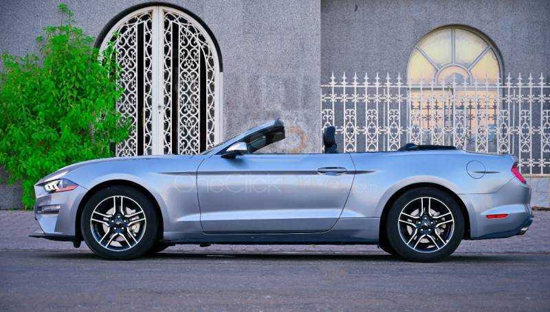 RENT FORD MUSTANG ECOBOOST CONVERTIBLE V4-pic_2