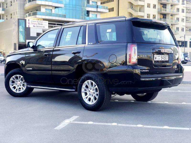 RENT GMC YUKON 2018 IN DUBAI-pic_3