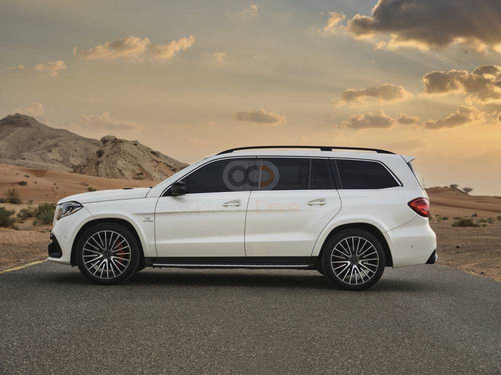 RENT MERCEDES BENZ AMG GLS 63S 2017 IN DUBAI-pic_1