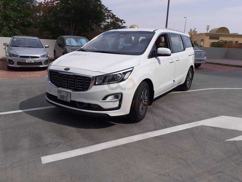 RENT KIA CARNIVAL 2020 IN DUBAI-pic_4