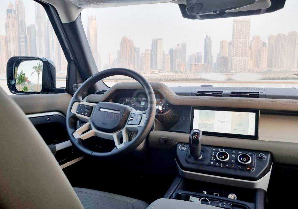 RENT LAND ROVER DEFENDER V4 2022 IN DUBAI-pic_4