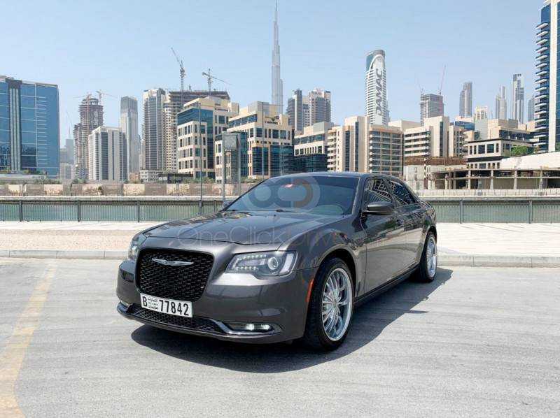 RENT CHRYSLER 300C 2018 IN DUBAI-pic_1