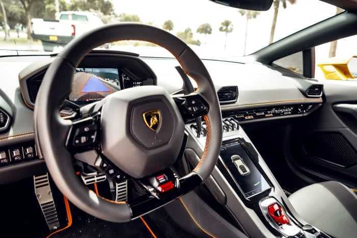 For Rent Lamborghini huracan 2022-pic_4