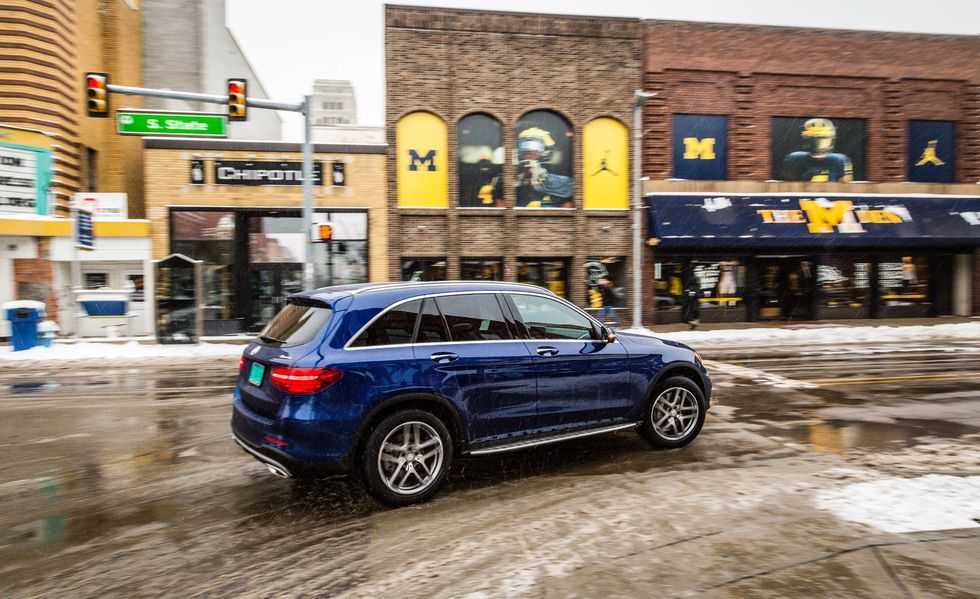 GLC 350E HYBRID 5 BUTTONS 39,000 KM-pic_5