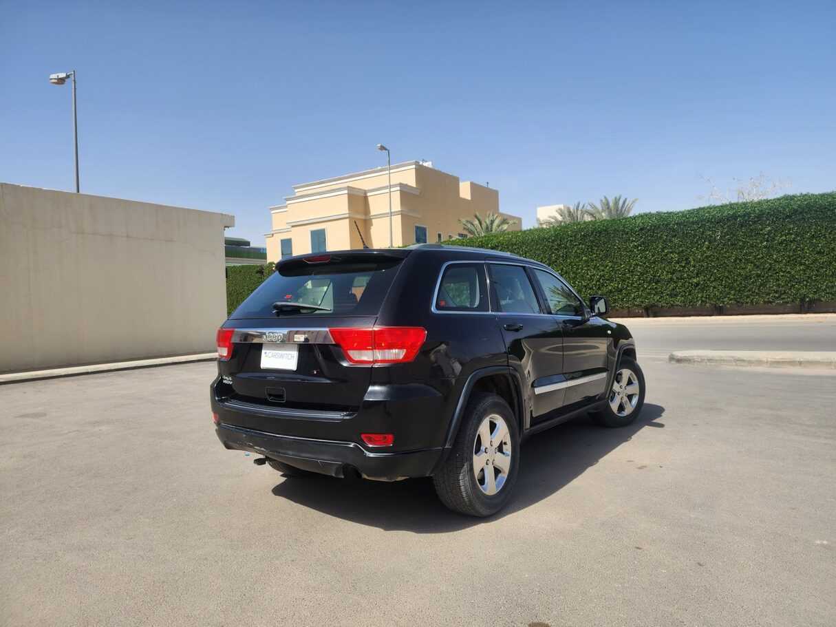 2013 Jeep Grand Cherokee Limited 5.7L Rental-pic_5