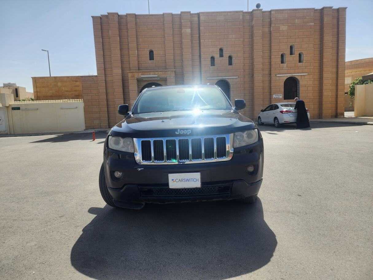 2013 Jeep Grand Cherokee Limited 5.7L Rental-pic_2