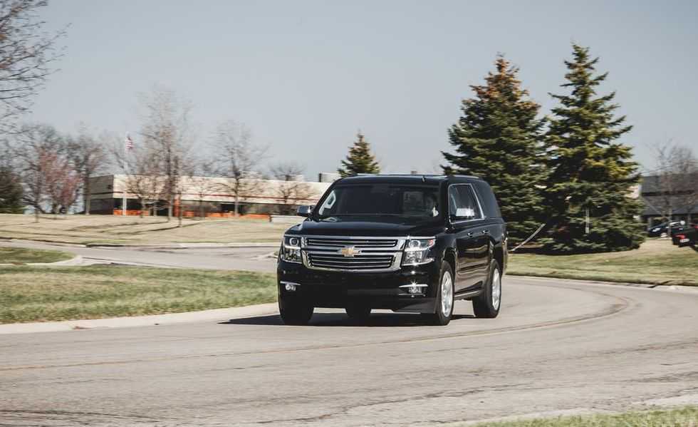 Rent Chevrolet Suburban 2022-pic_3