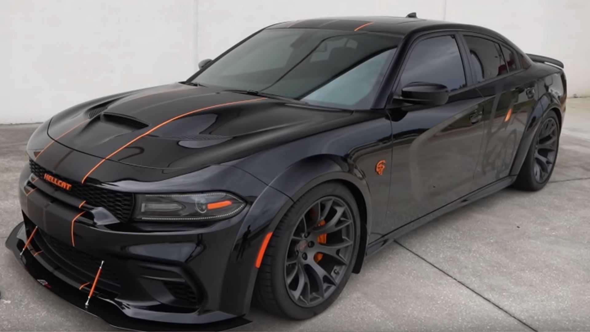 RENT DODGE CHARGER HELLCAT WIDEBODY KIT V8 2018 IN DUBAI-pic_4