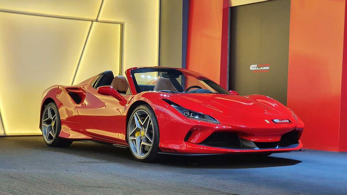 RENT FERRARI F8 TRIBUTO SPIDER 2022 IN DUBAI-pic_3