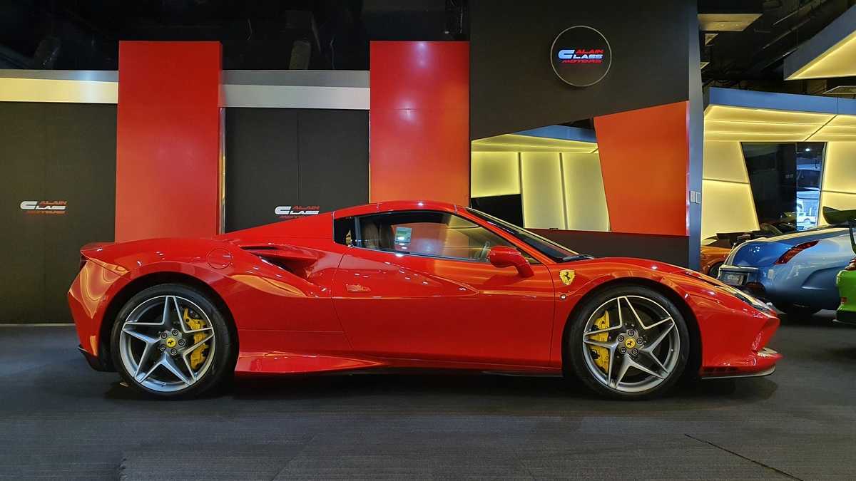 RENT FERRARI F8 TRIBUTO SPIDER 2022 IN DUBAI-pic_5