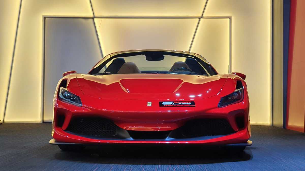 RENT FERRARI F8 TRIBUTO SPIDER 2022 IN DUBAI-pic_1