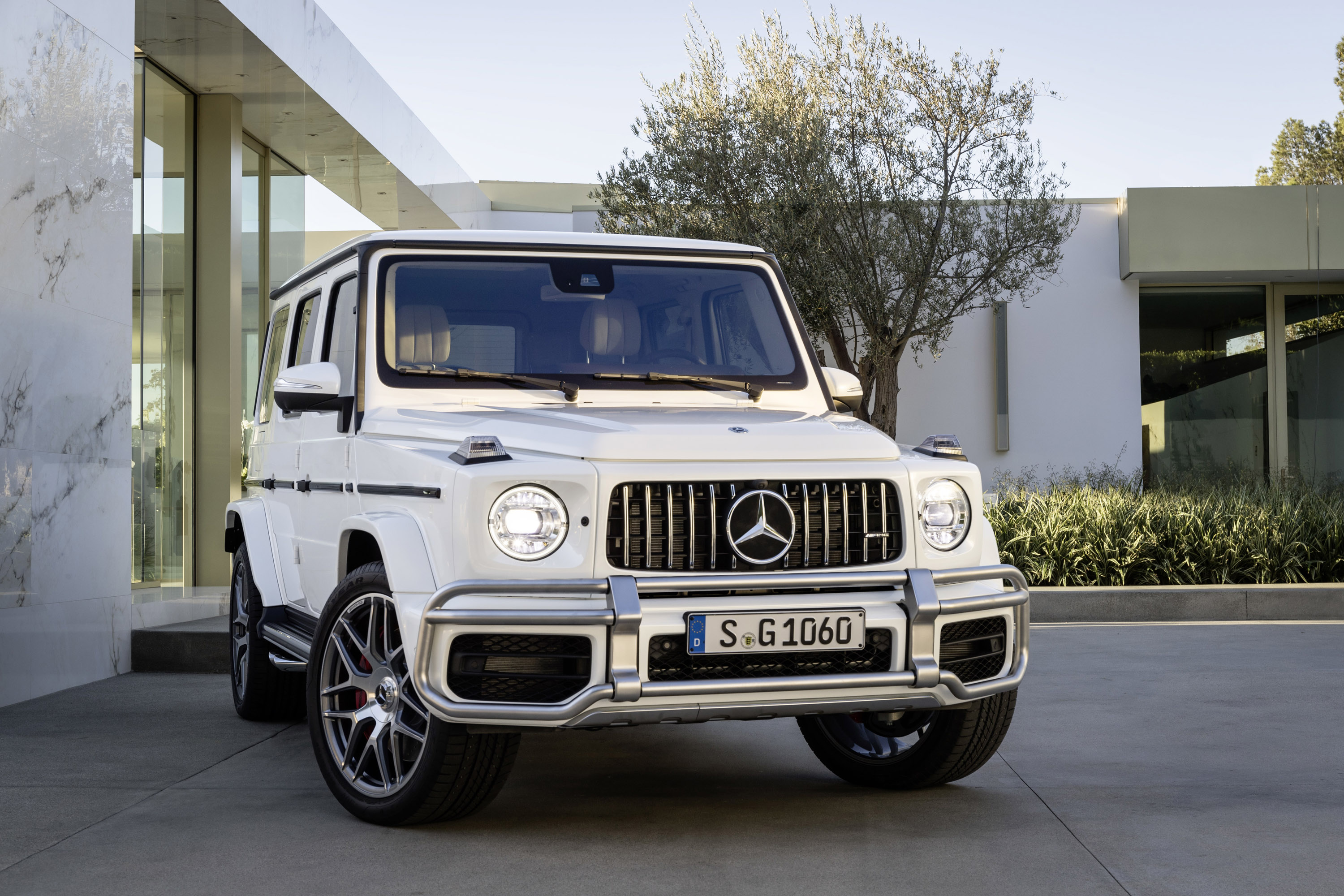 RENT MERCEDES BENZ AMG G63 2019 IN DUBAI-pic_1