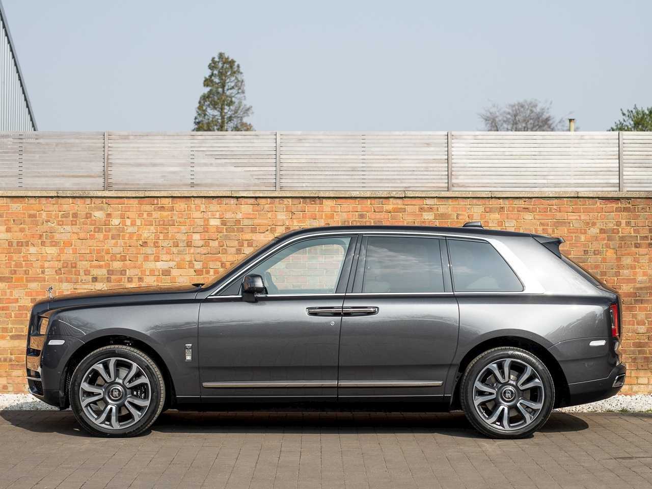Rent Rolls Royce Cullinan 2022-pic_2