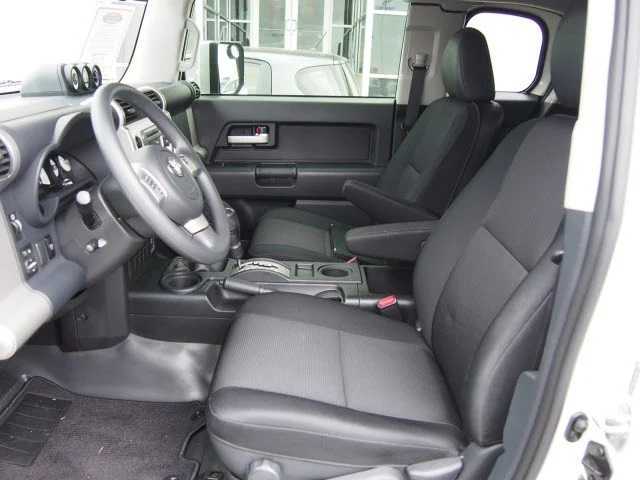 TOYOTA FJ CRUISER WITH DIFF LOCK #GCC# WELL MAINTAINED# URGENT SALE AED 39500/--pic_4