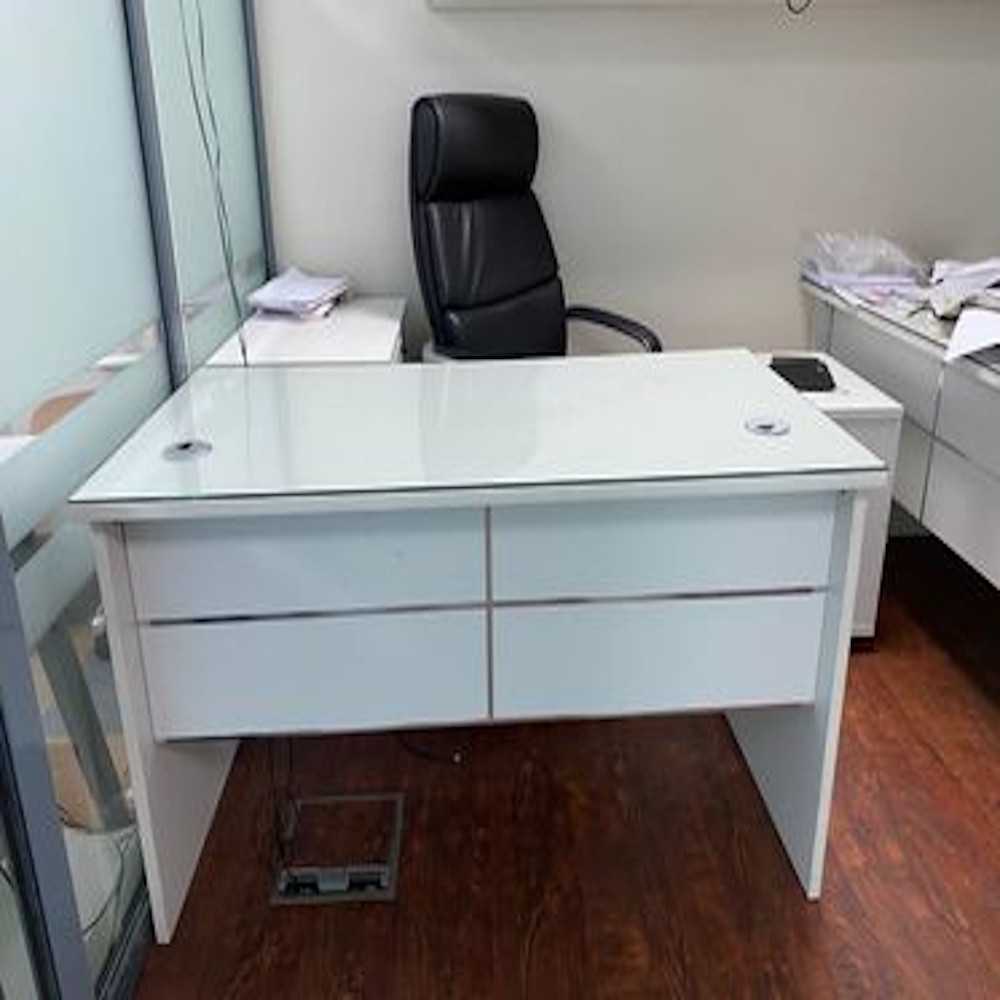 USED OFFICE FURNITURE BUYER IN DUBAI Business Bay-image