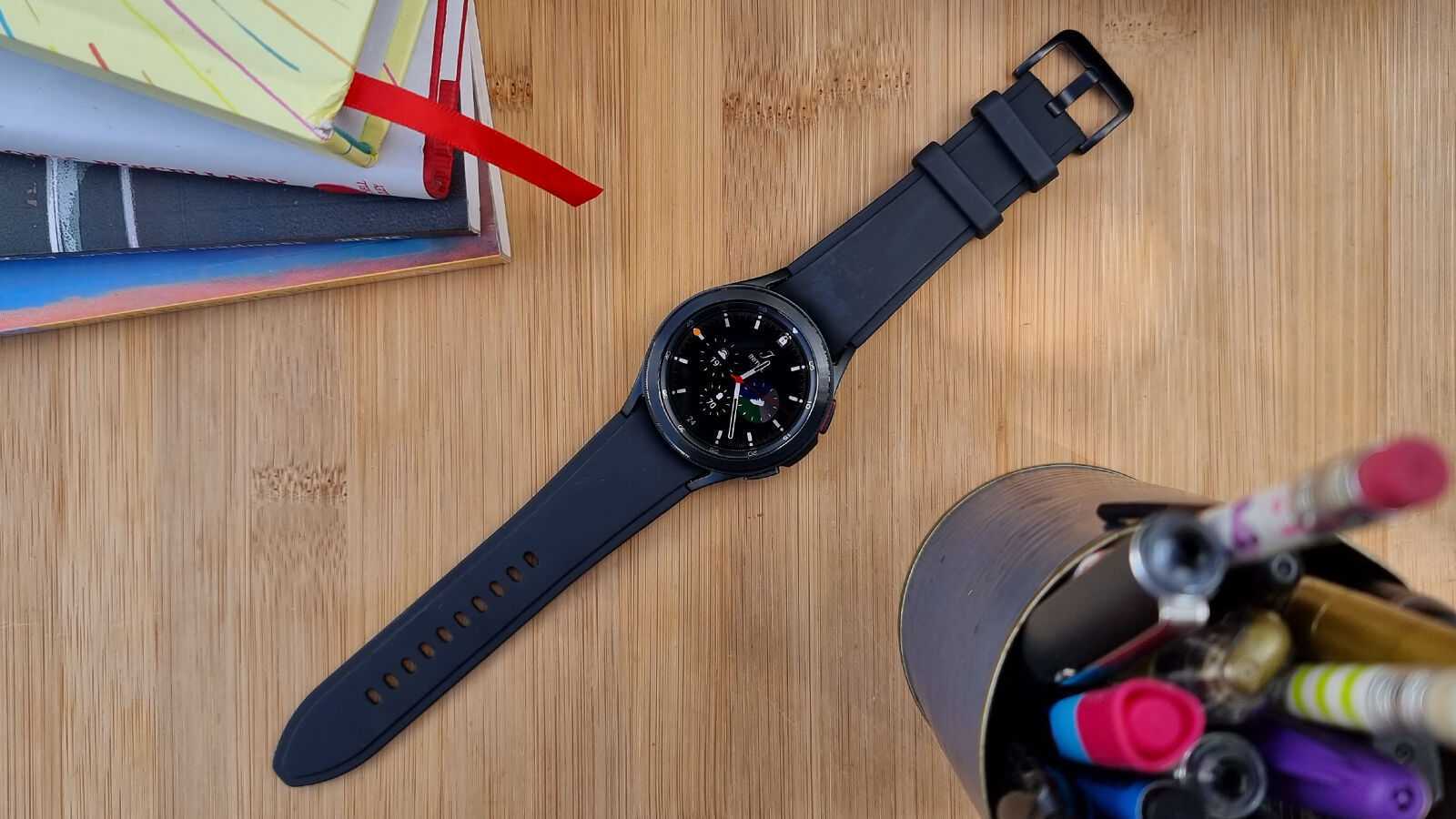 Galaxy watch 4 classic 46mm black with extra straps-pic_1