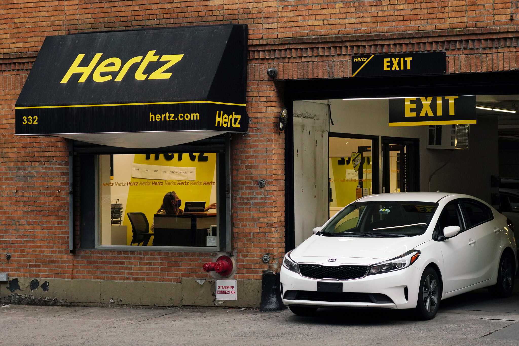 Hertz Car Rental company-pic_1