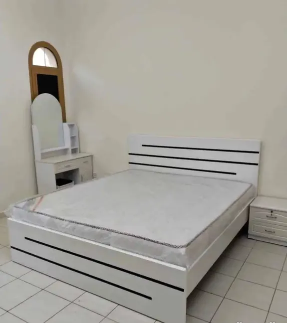 I'm selling brand new king size wooden bed-pic_2